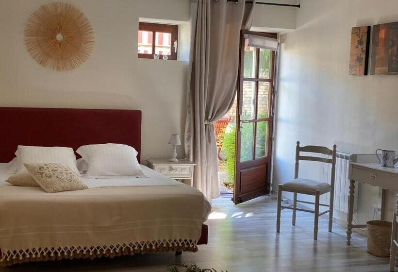 غرفة قياسية ثلاثية, Maison Belles Pierres