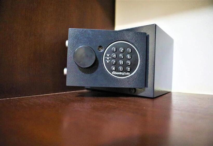 ファミリールーム, 12 Bees By Kavia