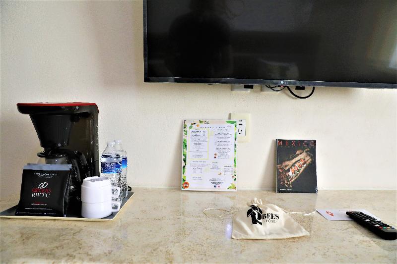 ファミリールーム, 12 Bees By Kavia