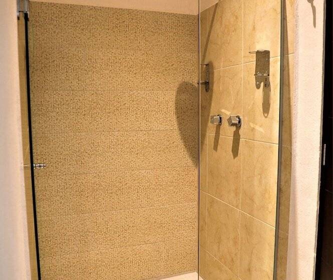 スタンダードルーム, 12 Bees By Kavia