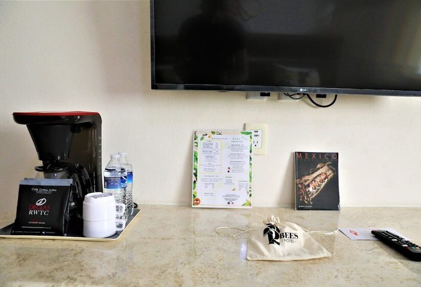 ファミリールーム, 12 Bees By Kavia