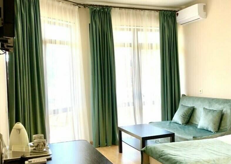 اتاق خانوادگی, Parus