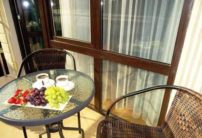 اتاق خانوادگی, Parus