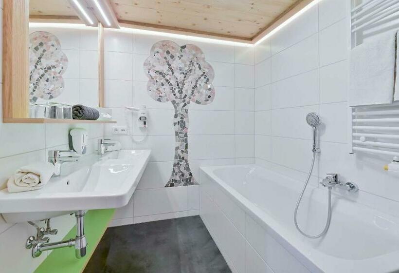 Полулюкс Вид на Горы, Alpenhotel Wanderniki