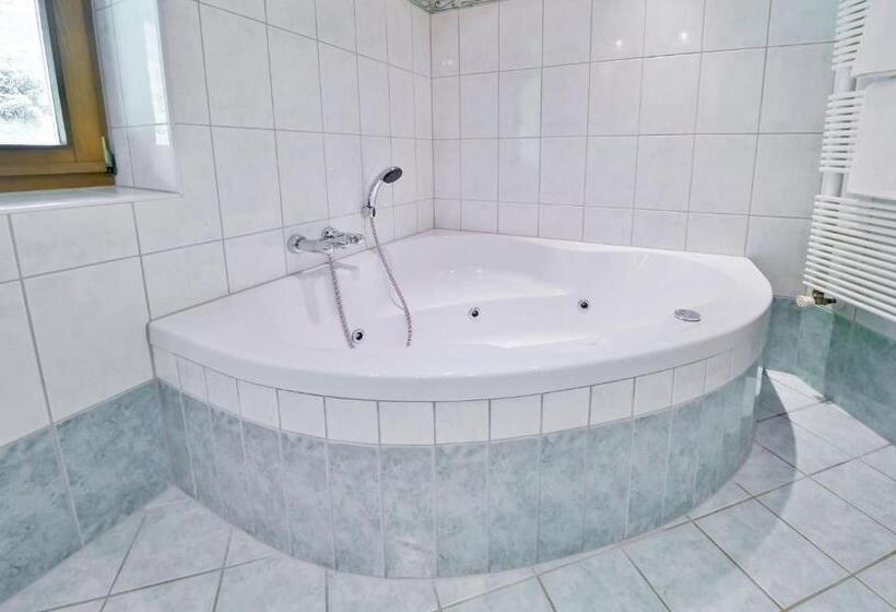 Люкс 2 Спальни, Alpenhotel Wanderniki