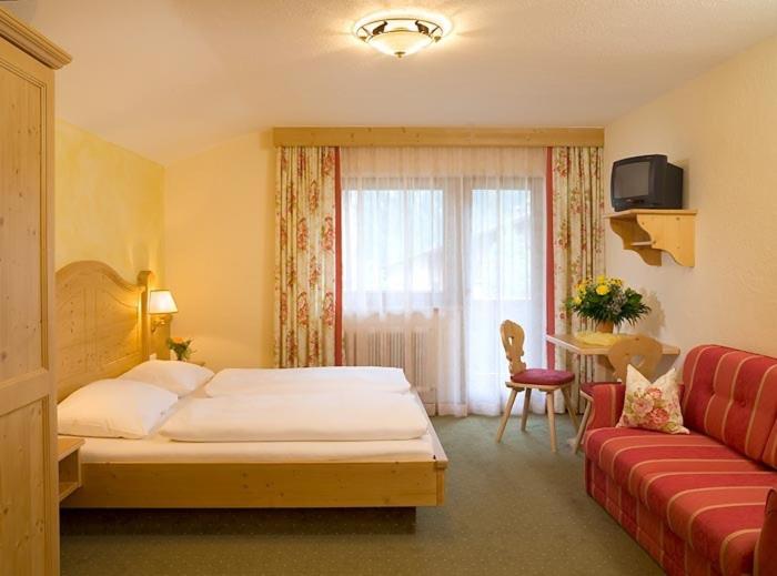 标准三人间, Pension Almrausch