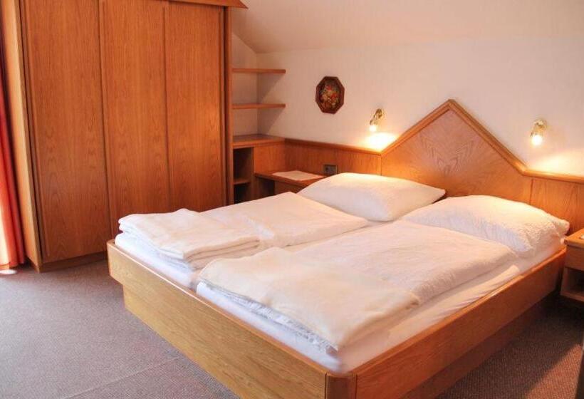 اتاق استاندارد سه تخته با بالکن, Pension Duregger