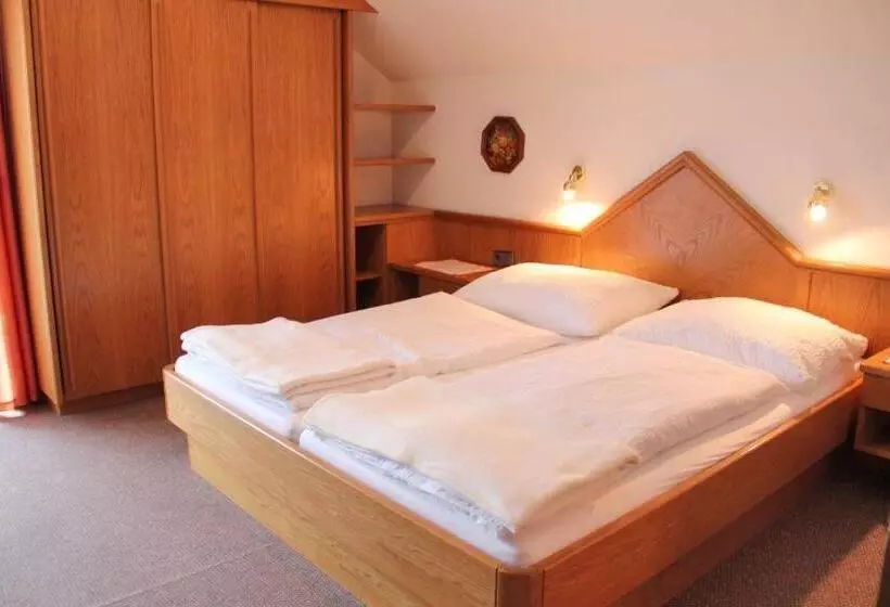 Huoneisto 2 Makuuhuonetta, Pension Duregger