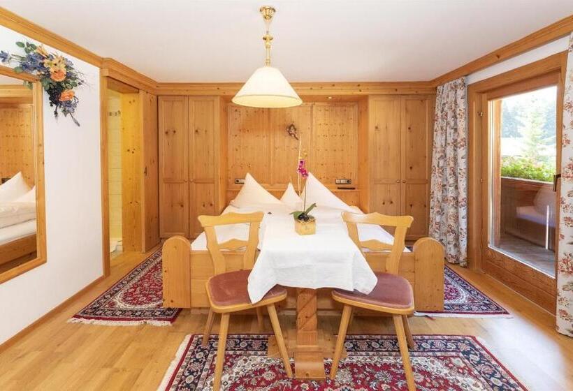 Апартаменты 1 Спальня с Балконом, Pension Edelweiss