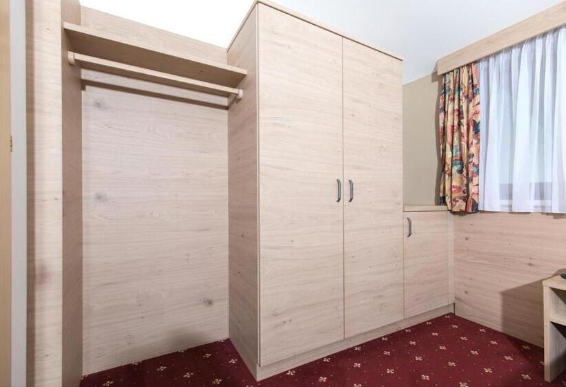 חדר סטנדרט, Andrea