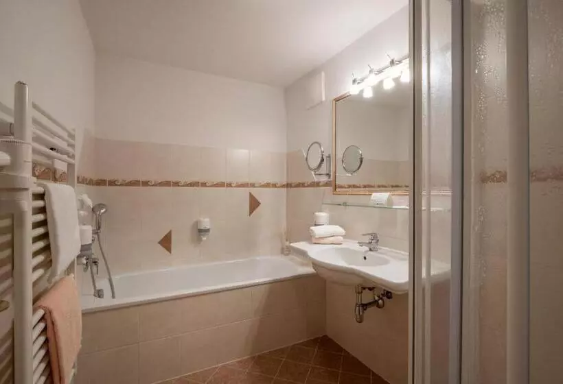 Habitació Triple Deluxe, Andrea