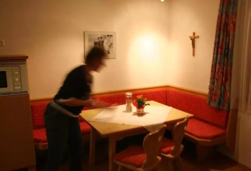 Huoneisto 1 Makuuhuone, Haus Alpina