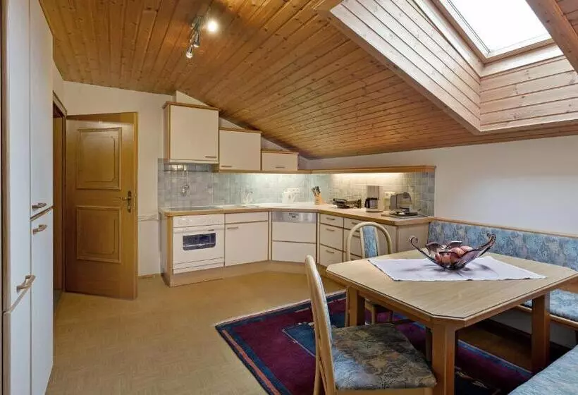 Huoneisto 2 Makuuhuonetta Parveke, Haus Bergfriede