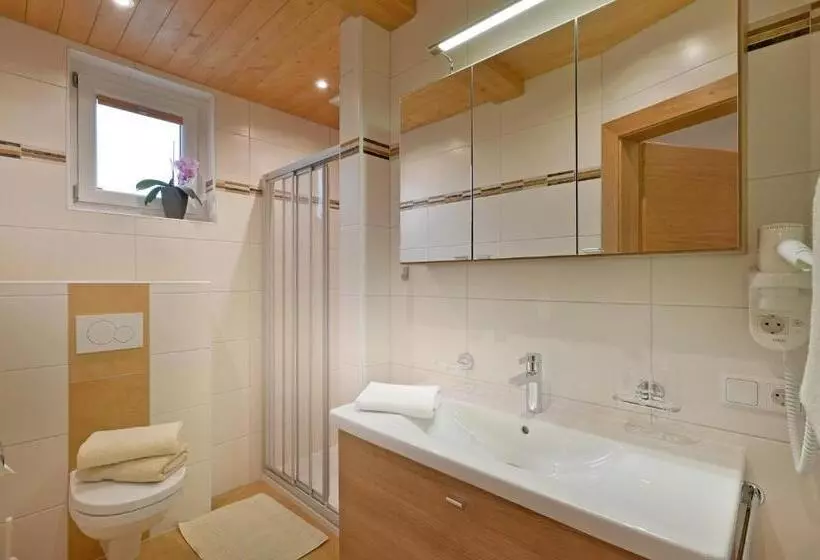 Huoneisto 2 Makuuhuonetta Parveke, Haus Bergfriede