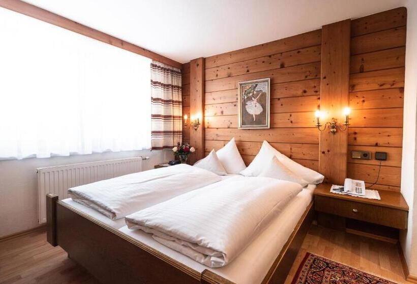 컴포트 룸, Helga