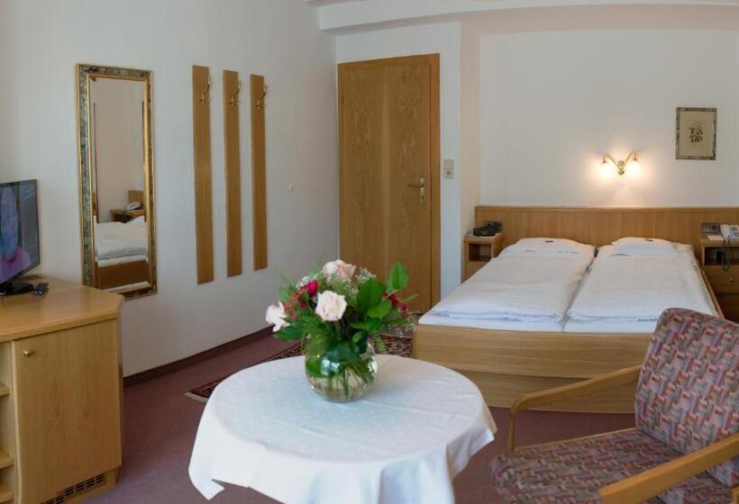 컴포트 룸, Helga