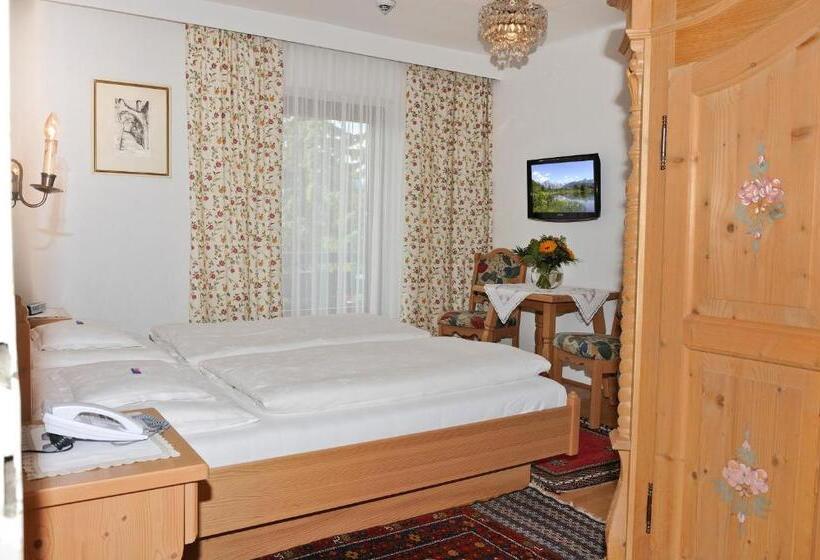 컴포트 룸, Helga