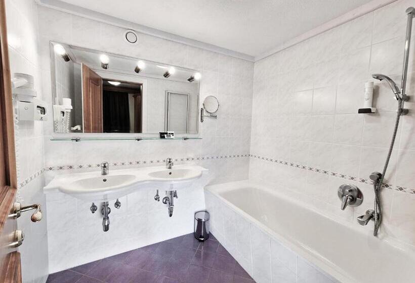 コンフォートルーム, Lärchenhof