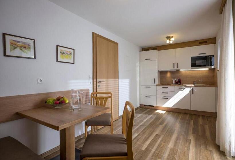 استودیو استاندارد با بالکن, Apartment Martha