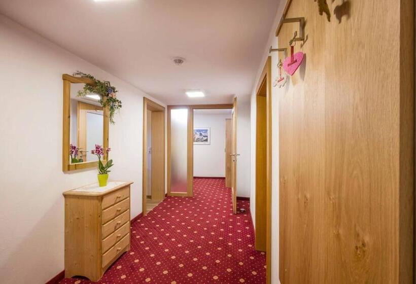 آپارتمان 2 خوابه, Apartment Martha