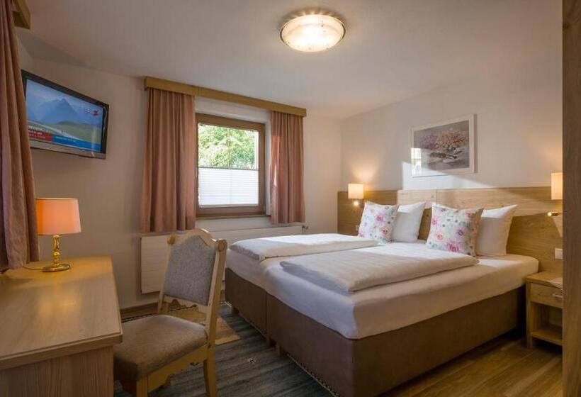 استودیوی استاندارد, Apartment Martha