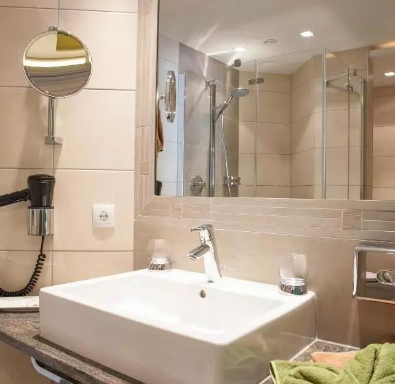Habitació Triple Estàndard, Neder