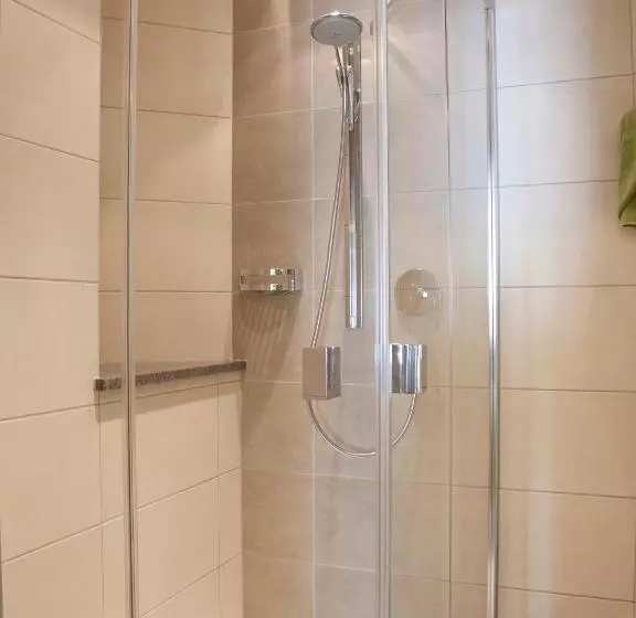 Habitació Triple Estàndard, Neder