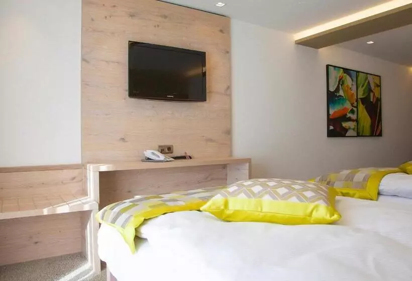 Habitació Triple Estàndard, Neder
