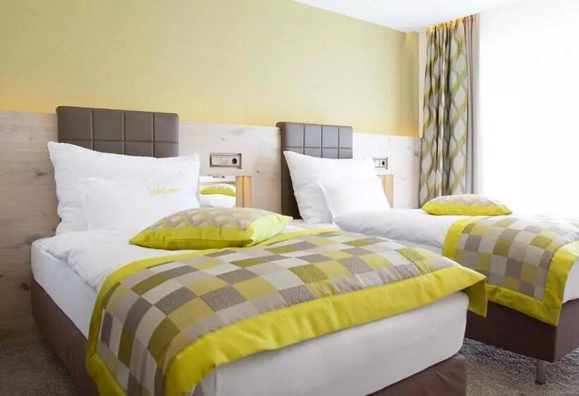 Habitació Triple Estàndard, Neder