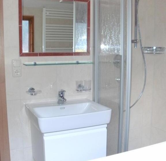 חדר סטנדרט עם מרפסת, Pension Regina