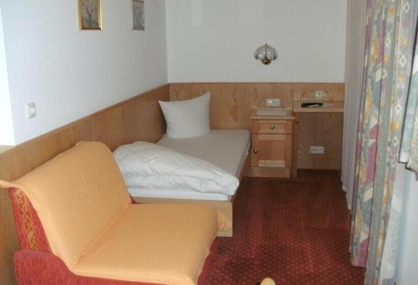 חדר סטנדרט יחיד עם מרפסת, Pension Regina