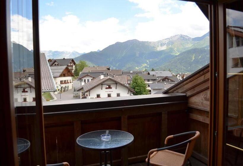 آپارتمان 2 خوابه با بالکن, Poltehof