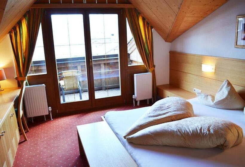 آپارتمان 2 خوابه با بالکن, Poltehof