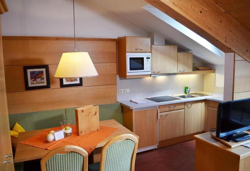 آپارتمان 2 خوابه با بالکن, Poltehof