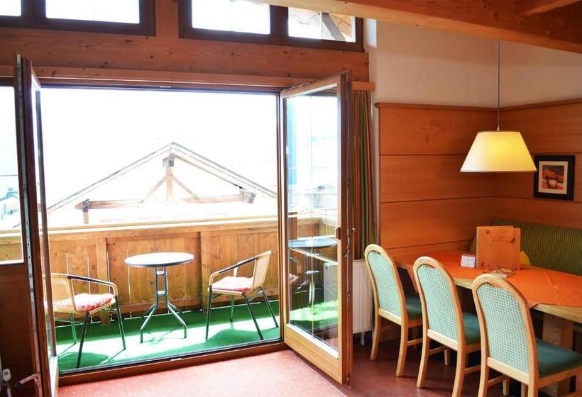 آپارتمان سوپریور 2 خوابه, Poltehof