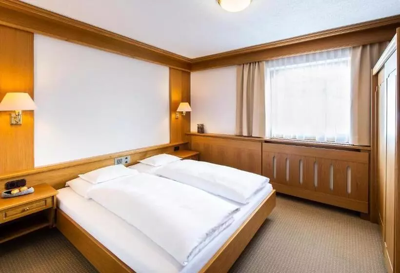 Habitación Clásica con Balcón, Rössle Superior