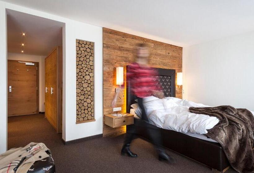 סוויטה דלוקס, Superior Hotel Panorama