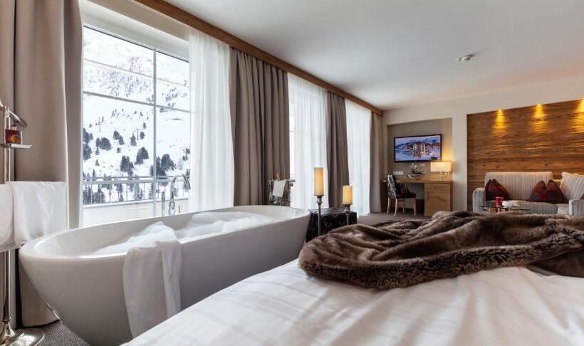 סוויטה דלוקס, Superior Hotel Panorama