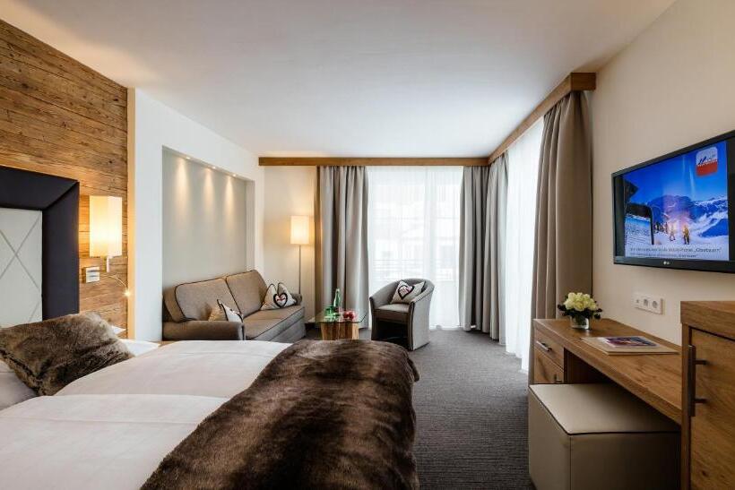 סוויטת ג'וניור עם מרפסת, Superior Hotel Panorama