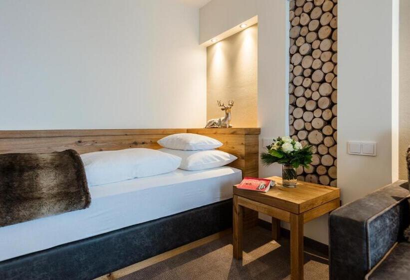 סוויטת ג'וניור עם מרפסת, Superior Hotel Panorama