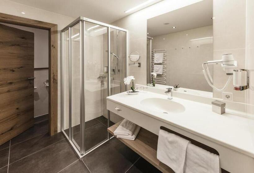 סוויטה, Superior Hotel Panorama