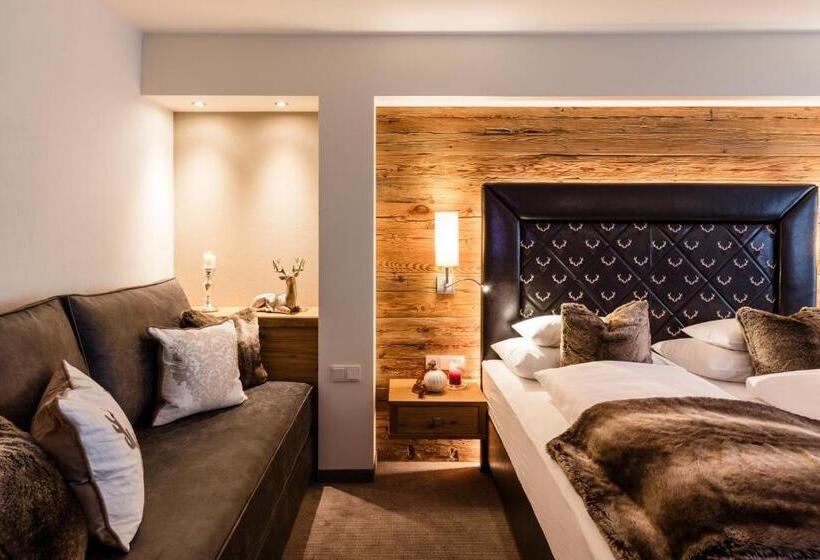 סוויטת ג'וניור עם מרפסת, Superior Hotel Panorama