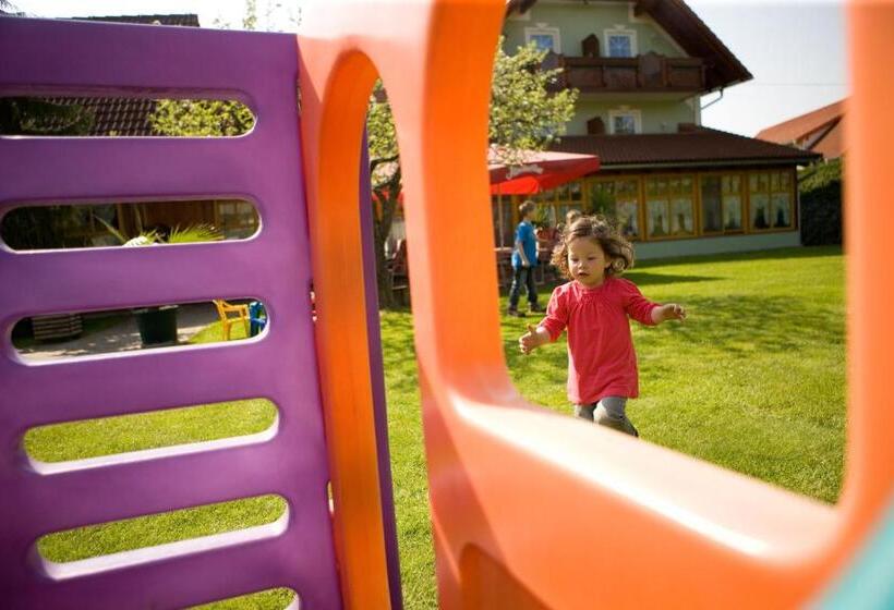 Семейный Номер, Dreimaederlhaus Pension