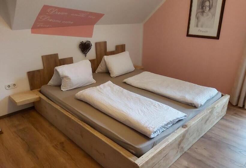 Номер Стандарт с Балконом, Dreimaederlhaus Pension