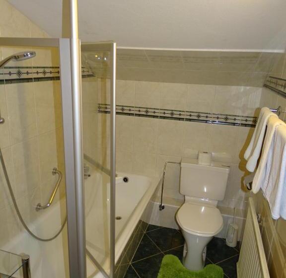 غرفة قياسية ثلاثية, Pension Bayrhammer