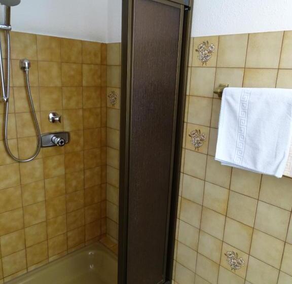 غرفة قياسية رباعية, Pension Bayrhammer