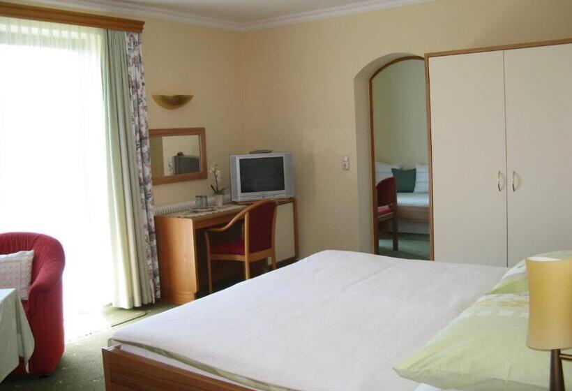 غرفة عائلية, Pension Schlömmer