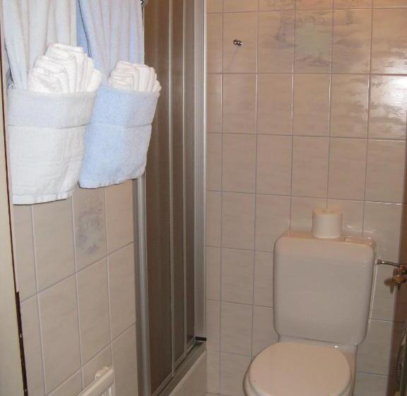 غرفة أساسية, Pension Schlömmer