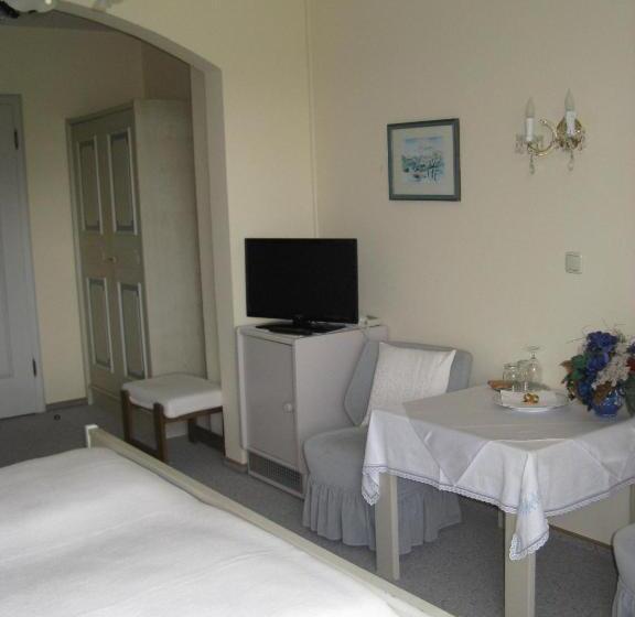 غرفة أساسية, Pension Schlömmer