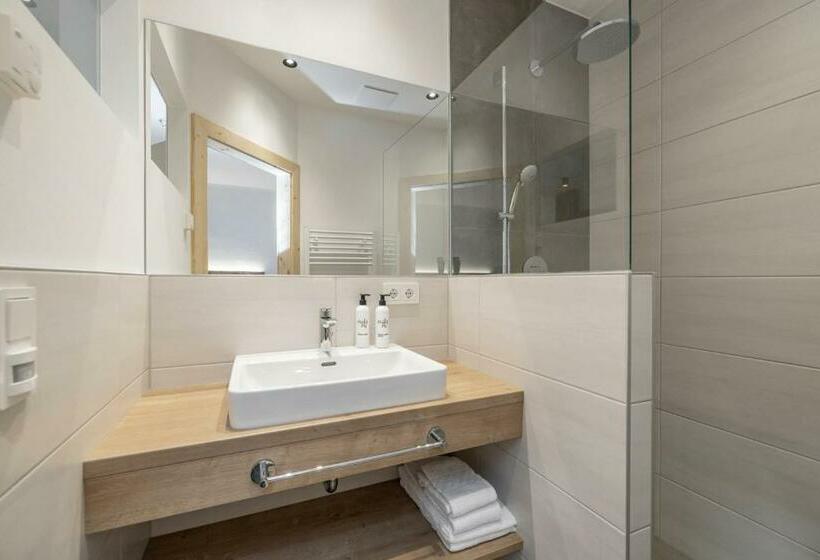 غرفة قياسية مزوَّدة بشُرفة, Winkler Tuschnig